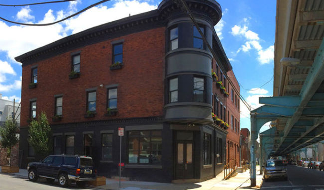 Front Street Cafe, by the El at Front and Thompson Streets. Photo taken by Philly.com July 15, 2015